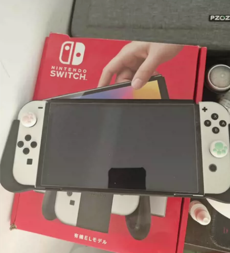 个人去年12月底买的switch。日版ol...