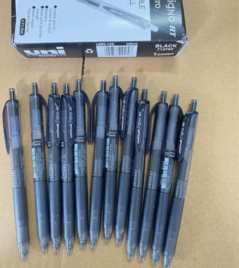 uni日本三菱umn105笔按动中性笔整盒...