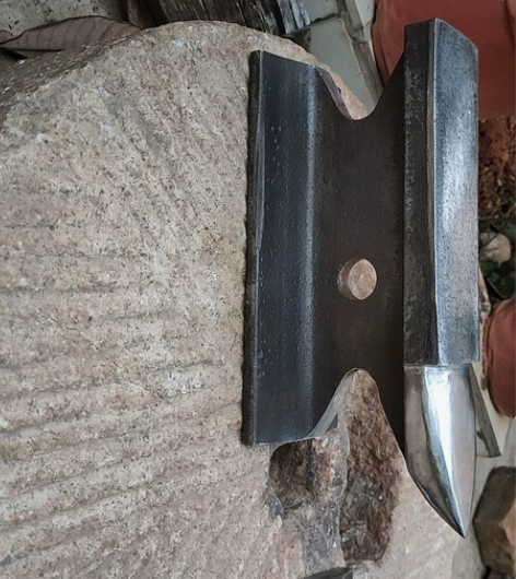 砧子  钢轨砧子 满洲钢轨 长33公分，上...