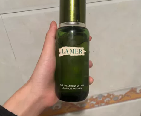 海蓝之谜精粹水150ml 感兴趣的话点“我...