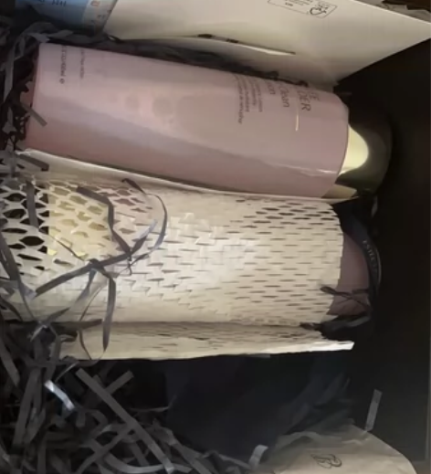 李佳琦直播间买的 卖一瓶自己留一瓶 感兴趣...