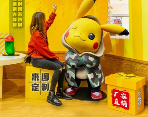 定制玻璃钢卡通吉祥物商场网红迎宾公仔摆件