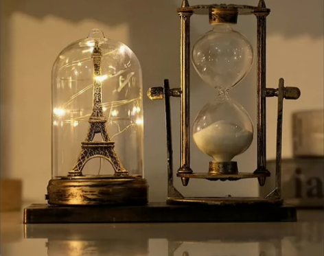 亏本处理复古沙漏摆件欧式复古绚丽铁塔发光装...