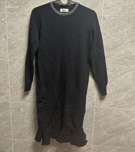 黑色荷叶裙 适合身高160左右 全新没穿过...