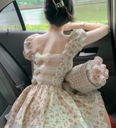 抖音网红小小阡女家露背蓬蓬裙，M码全新，自...