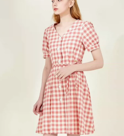 依恋品牌，专柜正品，经典格子款，全新仅试穿...