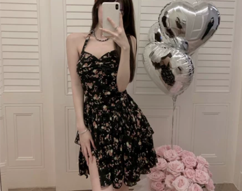 CHICYOU 甜心少女开叉蛋糕碎花连衣裙...