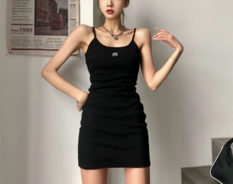 Amyway复古百搭港风印花字母刺绣吊带裙...