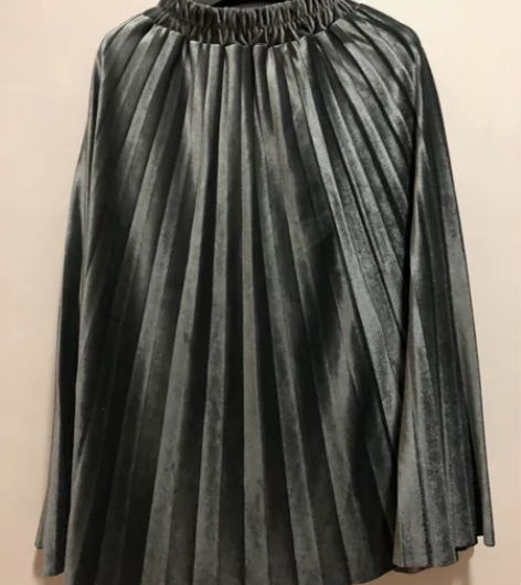 灰色金丝绒中裙，有内衬，质感非常好，买回来...