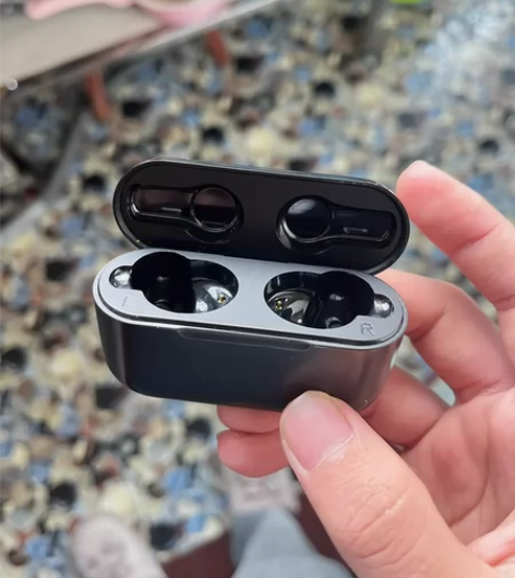 万魔pistonbuds， 自用，轻微划痕...