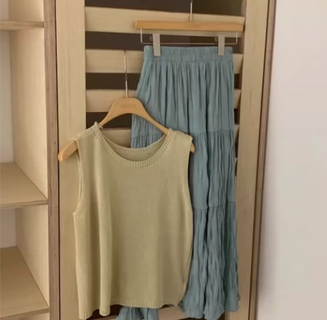 绿色针织背心+蓝色雪纺半裙 均码的只穿了一...