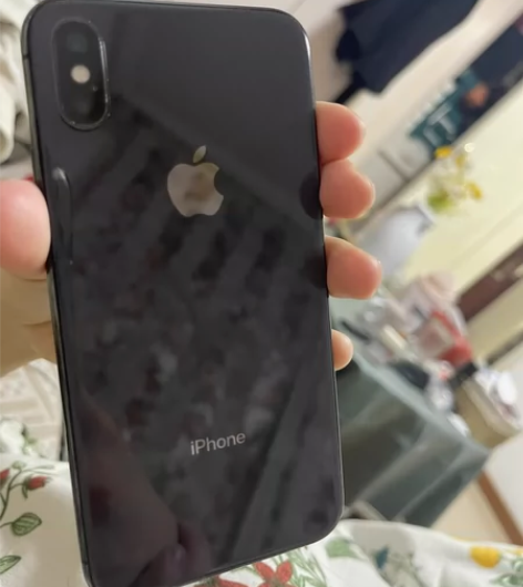 出一台苹果x  256g   id可以退 ...