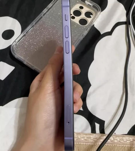 iPhone12紫色，21年5月购入，摔了...