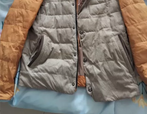 羽绒服，2xx乐客店里买的，买的时候大几百...