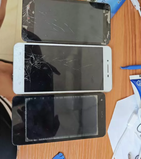 vivo x6d 两个红米2a增强版共三个...