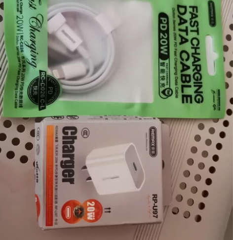 两套20W快充头和线，适用苹果手机，其中一...