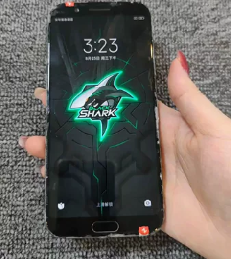 黑鲨游戏手机，8+128，4000mAh电...