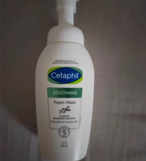 丝塔芙舒缓清润洁面泡沫200ml一瓶65元...