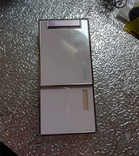 夏普9020c粉色手机。各功能都是好的，开...