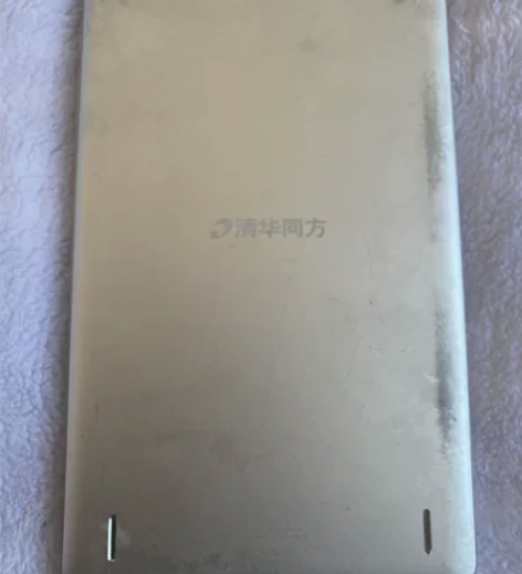 清华同方 平板 216g 能开机 充电口有...