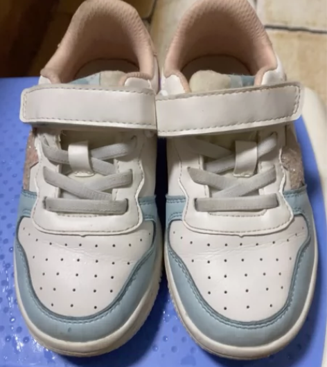 27码 鞋内长17.7.脚长16.6，女儿...