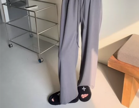 铜氨丝慵懒神裤 两条 今晚的裤子请人手一条...