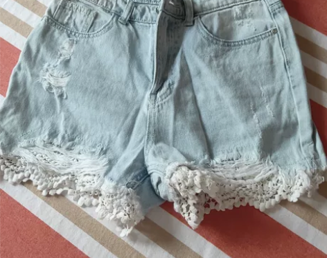 牛仔短裤,这条穿过几次,好看,显腿型,16...