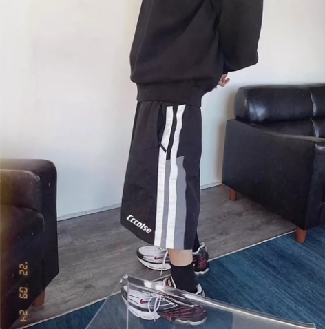 【现货】超稀有 自主23ss 黑灰条纹拼接...