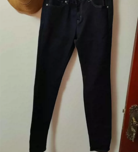优衣库深蓝色低腰牛仔裤，腰围80臀围100...
