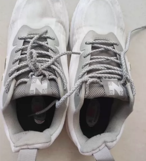 新百伦女鞋，39码。鞋子是超级舒服，底子踩...