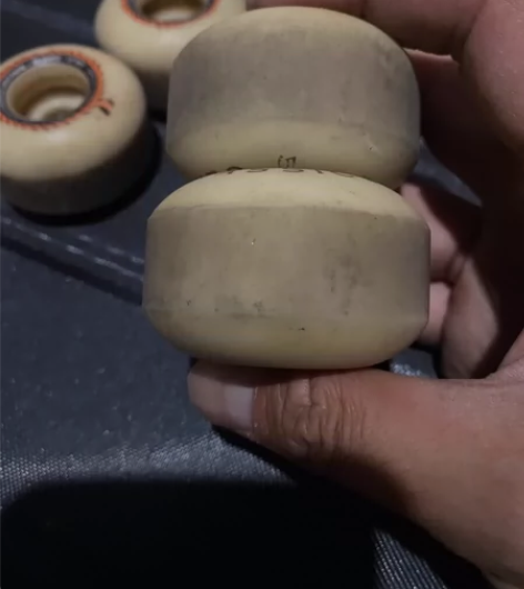 小火人轮子F4 53mm 没有掉肉，正常消...