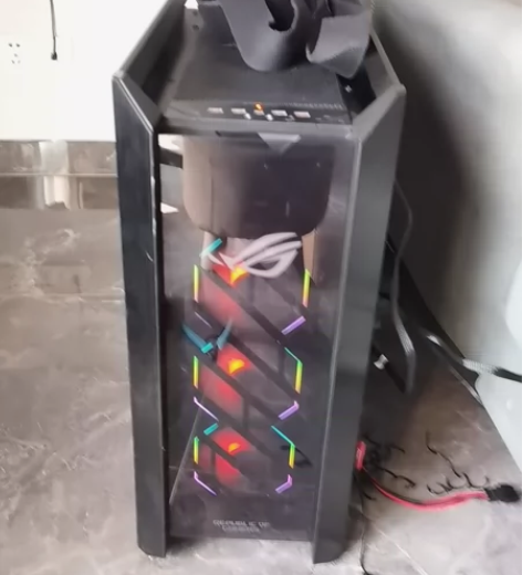 21年太阳神机箱，外观有一点划痕，爽快送3...