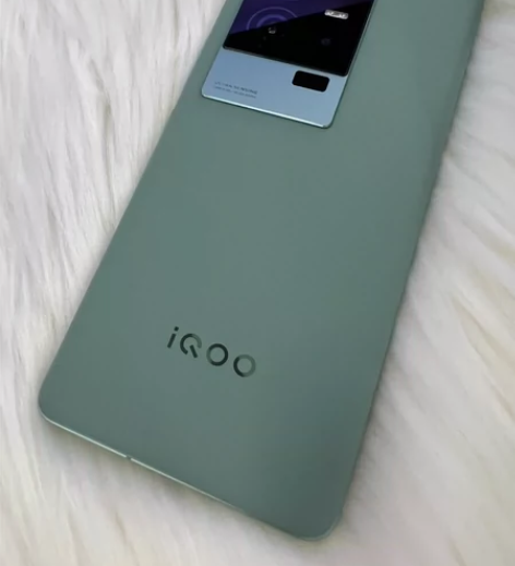 ?vivo iQOO 11 16GB+25...