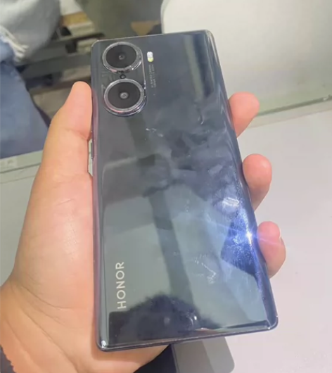 荣耀60有磕碰其他成色YYDS 感兴趣的话...