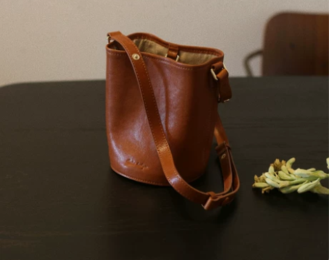 avalea 头层植鞣牛皮托特水桶包小号 ...