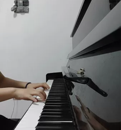 钢琴闲置，9成新便宜处理，诚心要的价格私聊...