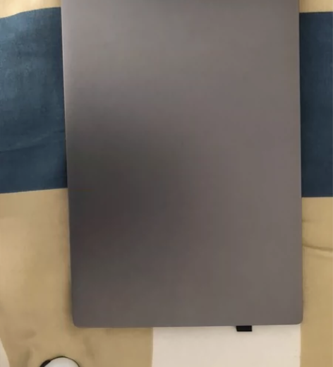 小米笔记本，13寸，很奈斯，用的很小心，当...