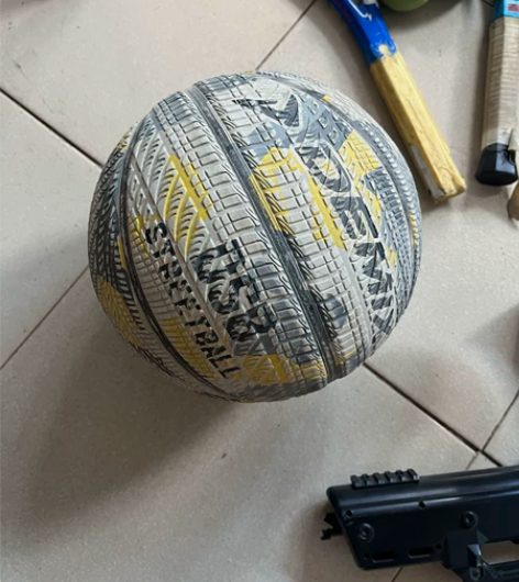 买篮球送气芯，一个篮球，大学时候买的，微瑕...