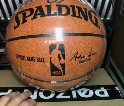 【清仓包邮】低价出全新未拆斯伯丁篮球，比赛...