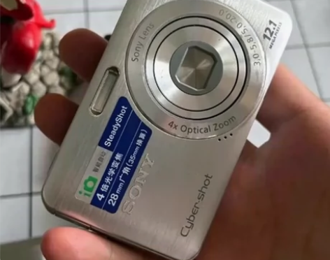 为了生活，没办法，割爱相机 功能一切都正常...