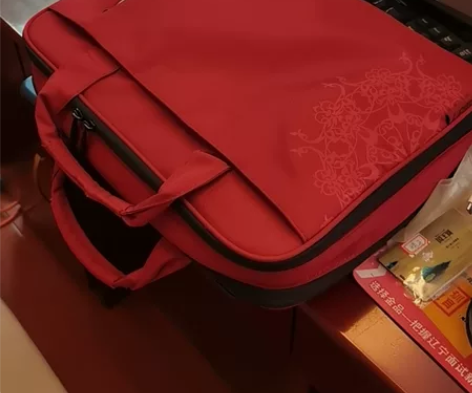 电脑包 8成新 笔记本卖了用不上了 50包...