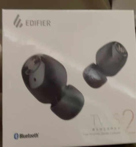 Edifiertw2耳机 全新没拆封 一共...