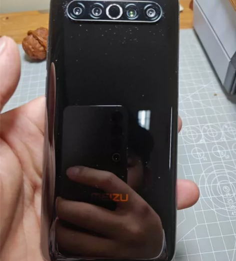 自用的黑金12+256，前段时间外屏裂了换...