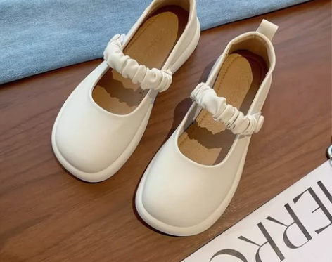 平底小皮鞋女2023娃娃头立体小花褶皱一字...