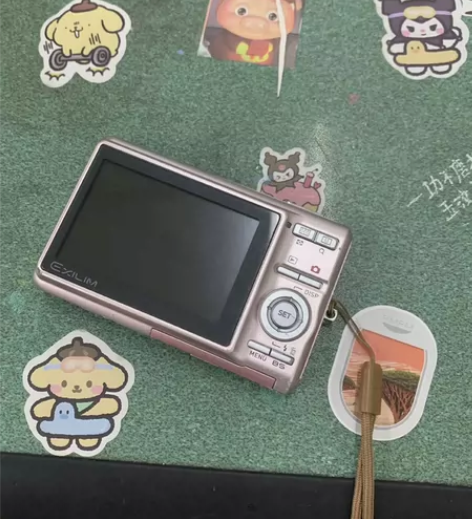 出ccd啦  型号是卡西欧z77 没有什么...