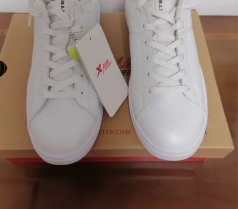 全新正品特步休闲板鞋 感兴趣的话点“我想要...