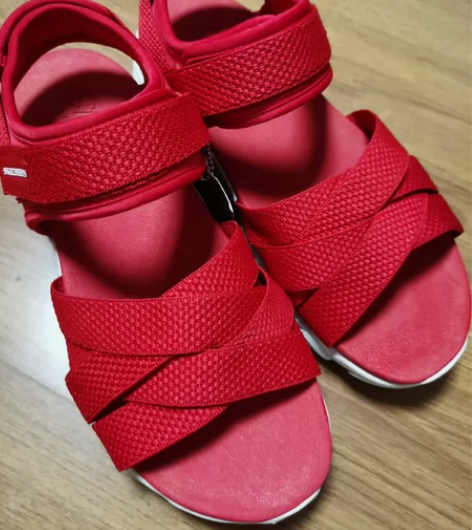 正品！！斯凯！全新！38码，女凉鞋。红色，...