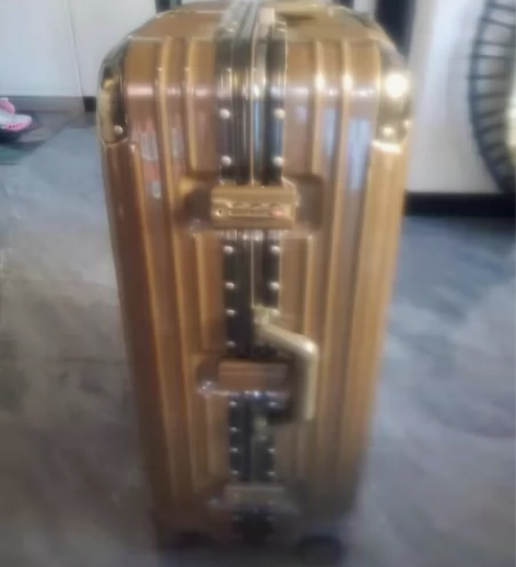 行李箱 质量很好 用不上 感兴趣的话点“我...