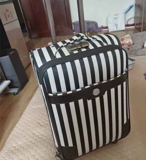 上学适合买的行李箱,就用了三次, 然后就一...