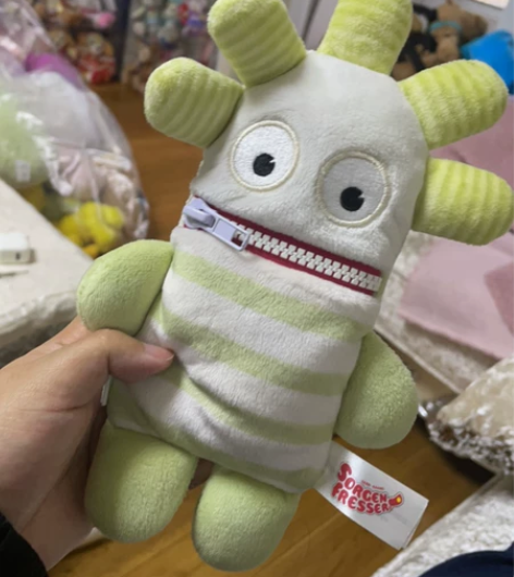 小怪物零钱包，卡包，很可爱，随缘出，出不掉...